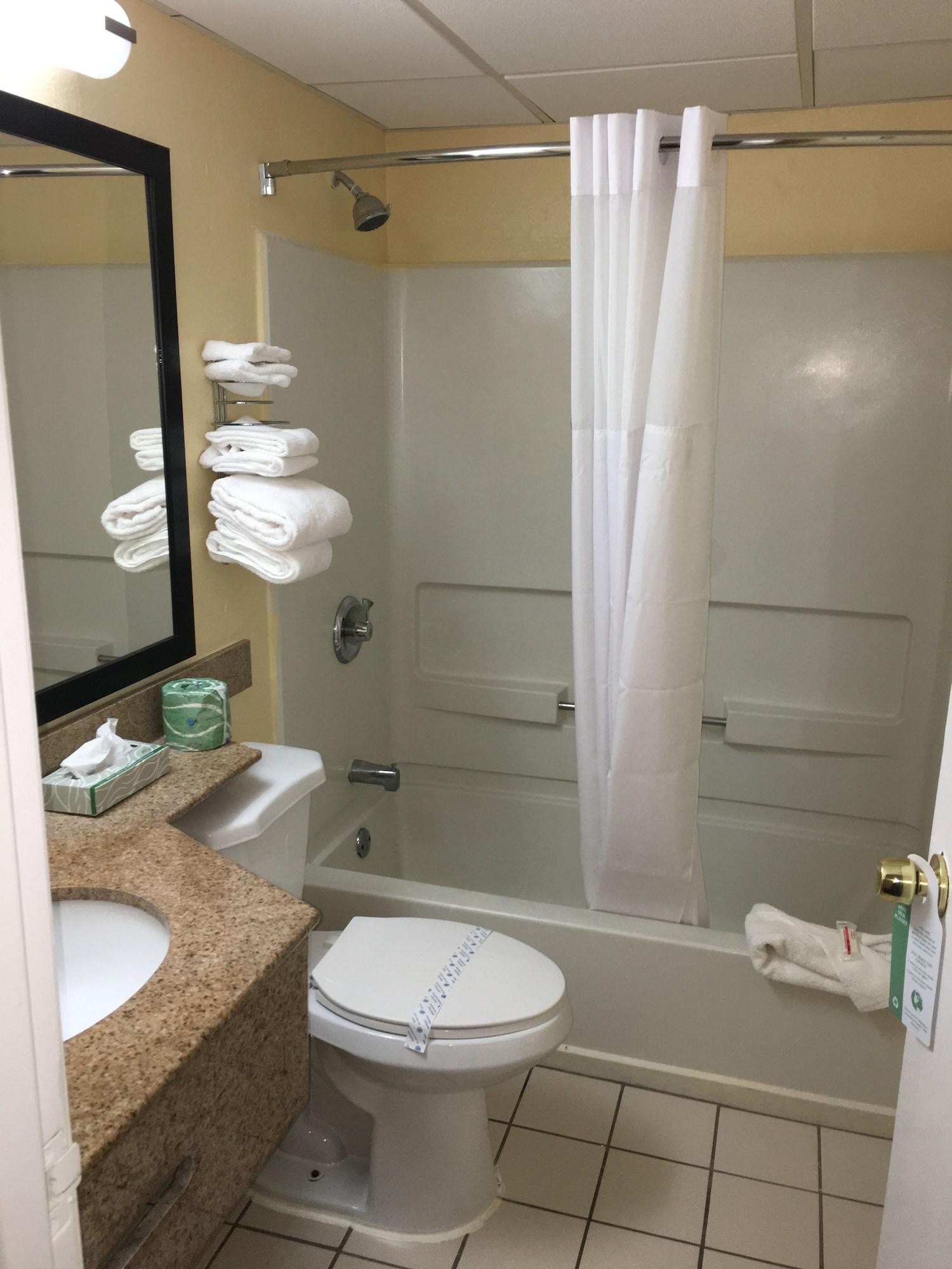 Days Inn By Wyndham Leominster/Fitchburg Area Екстериор снимка