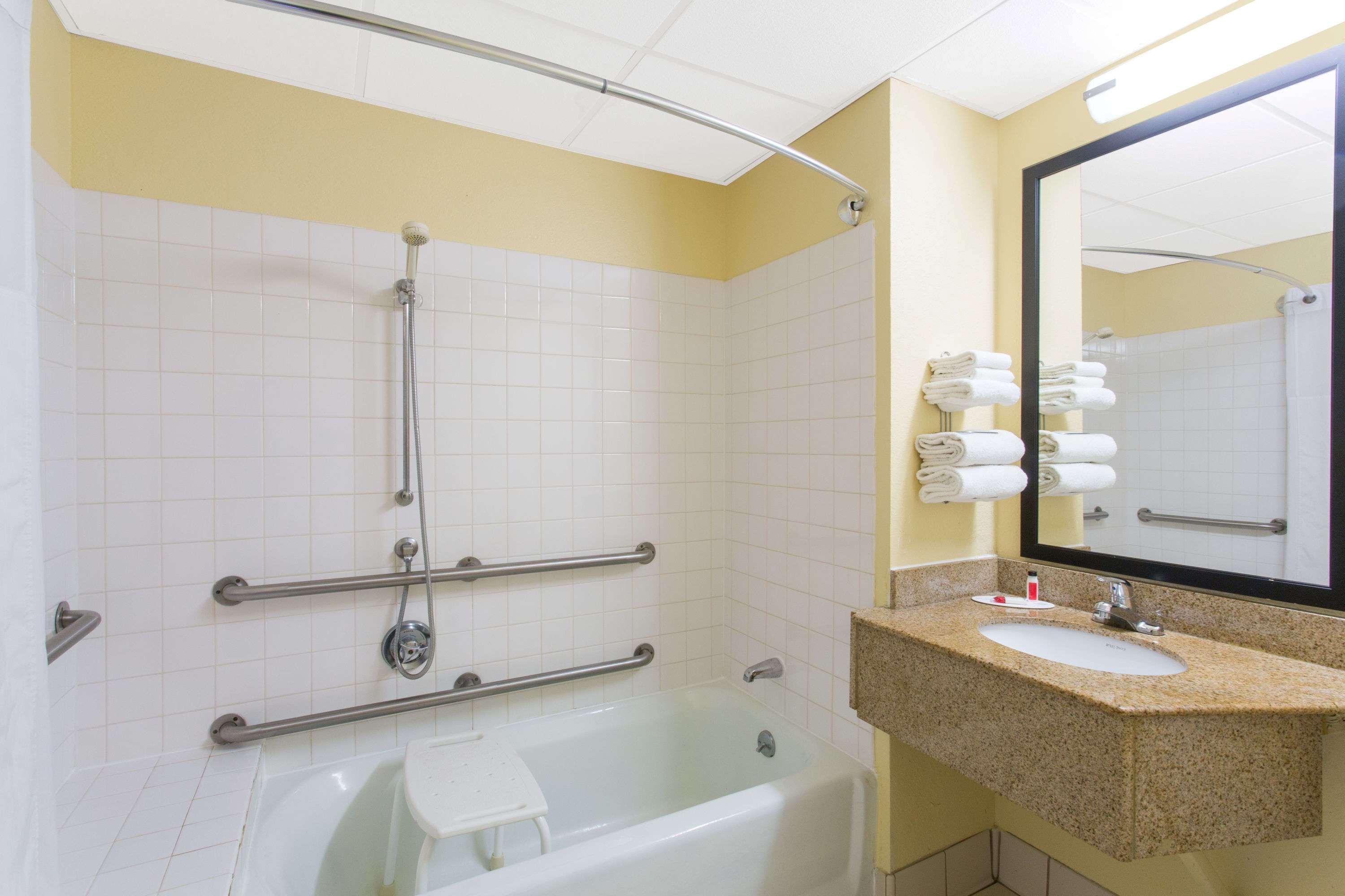 Days Inn By Wyndham Leominster/Fitchburg Area Екстериор снимка