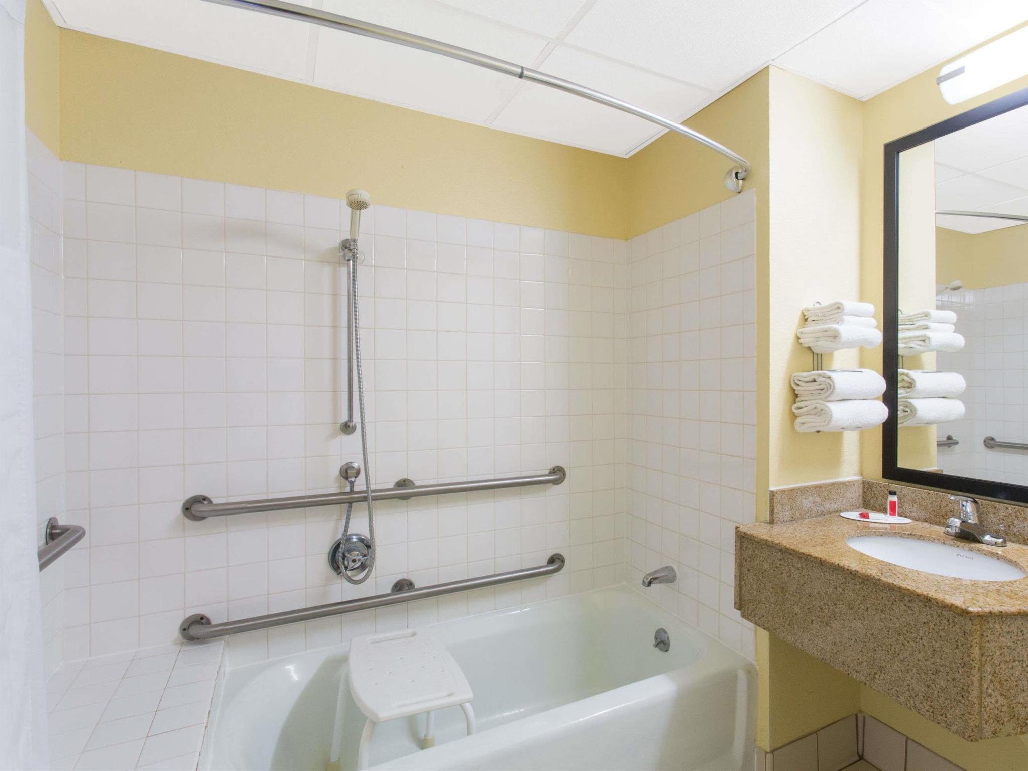 Days Inn By Wyndham Leominster/Fitchburg Area Екстериор снимка