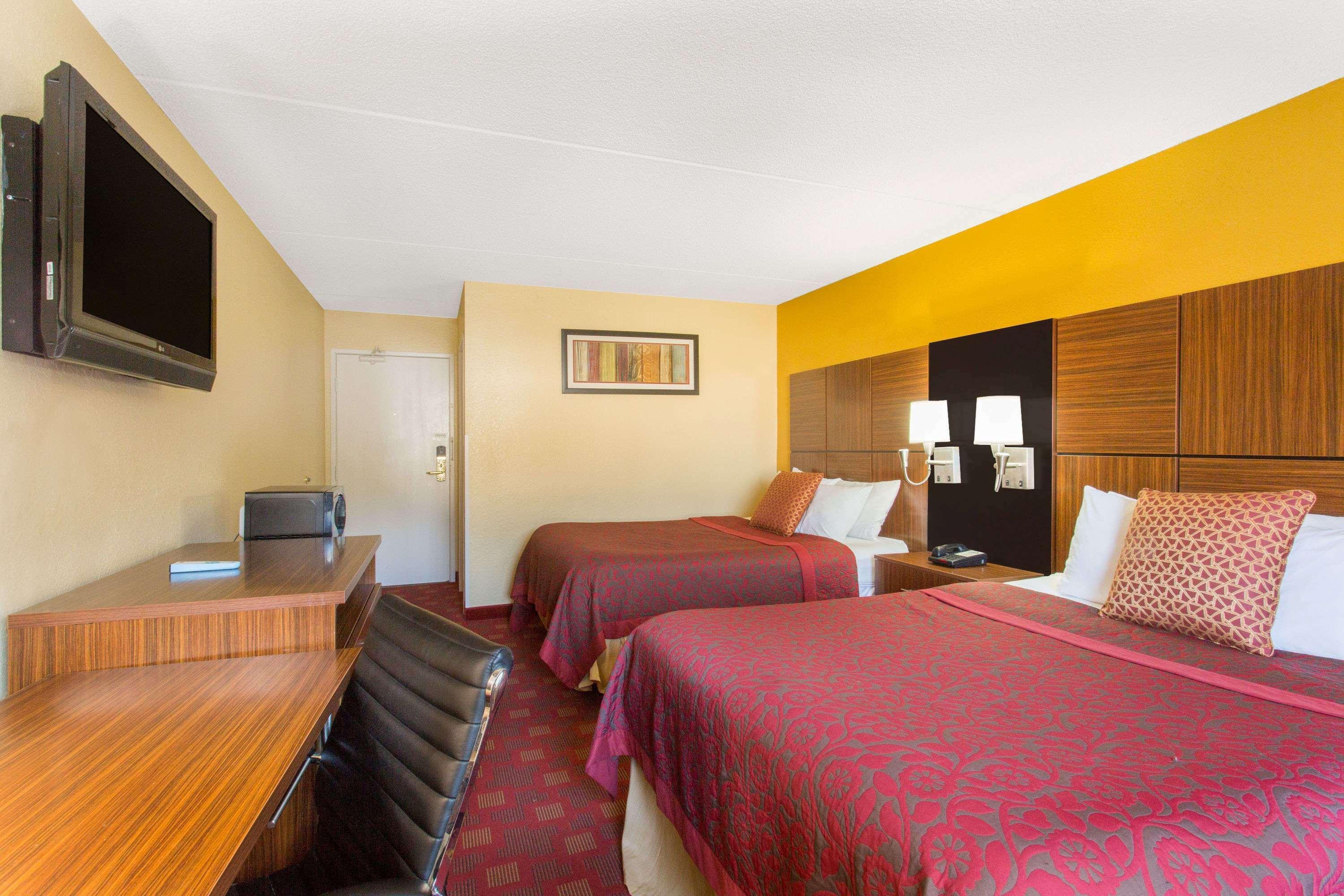 Days Inn By Wyndham Leominster/Fitchburg Area Екстериор снимка