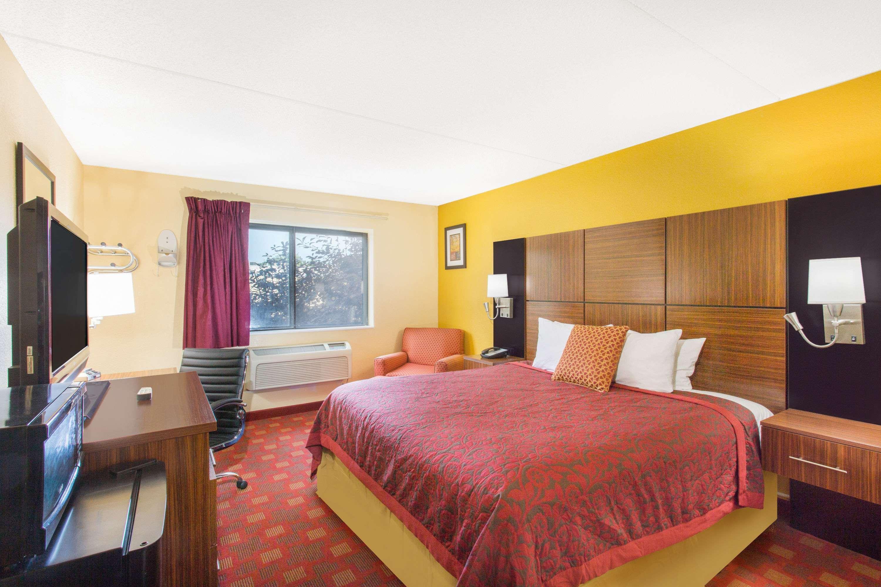Days Inn By Wyndham Leominster/Fitchburg Area Екстериор снимка