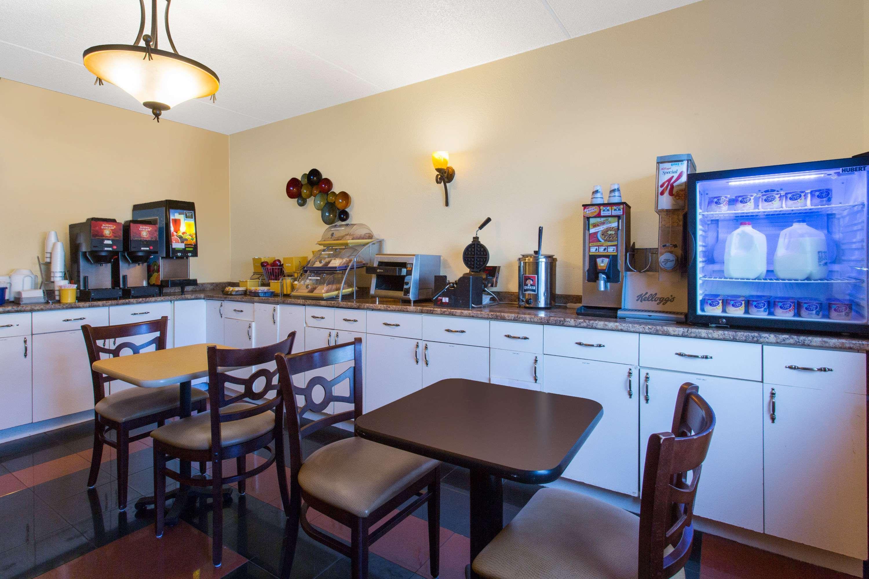 Days Inn By Wyndham Leominster/Fitchburg Area Екстериор снимка
