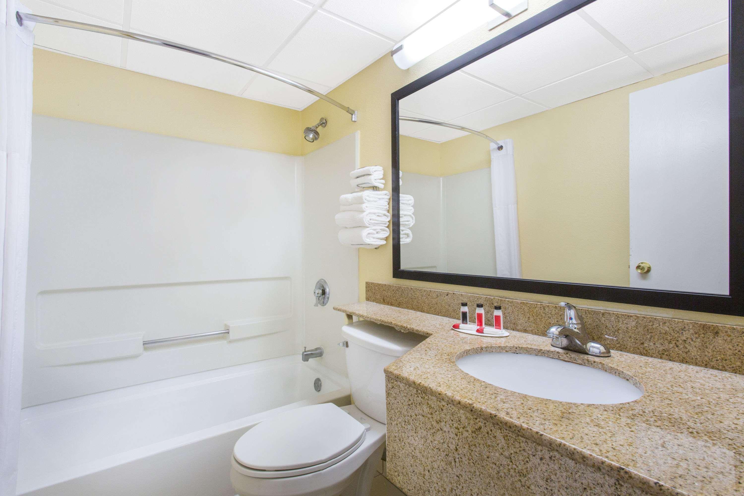 Days Inn By Wyndham Leominster/Fitchburg Area Екстериор снимка