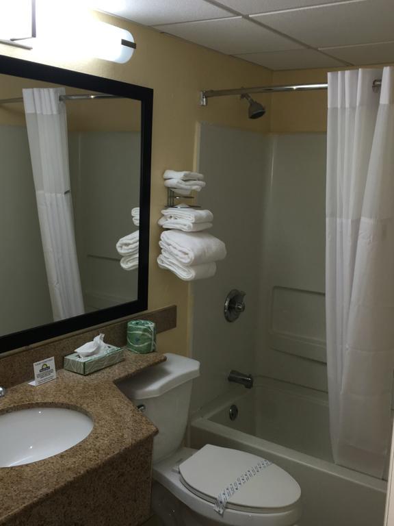 Days Inn By Wyndham Leominster/Fitchburg Area Стая снимка