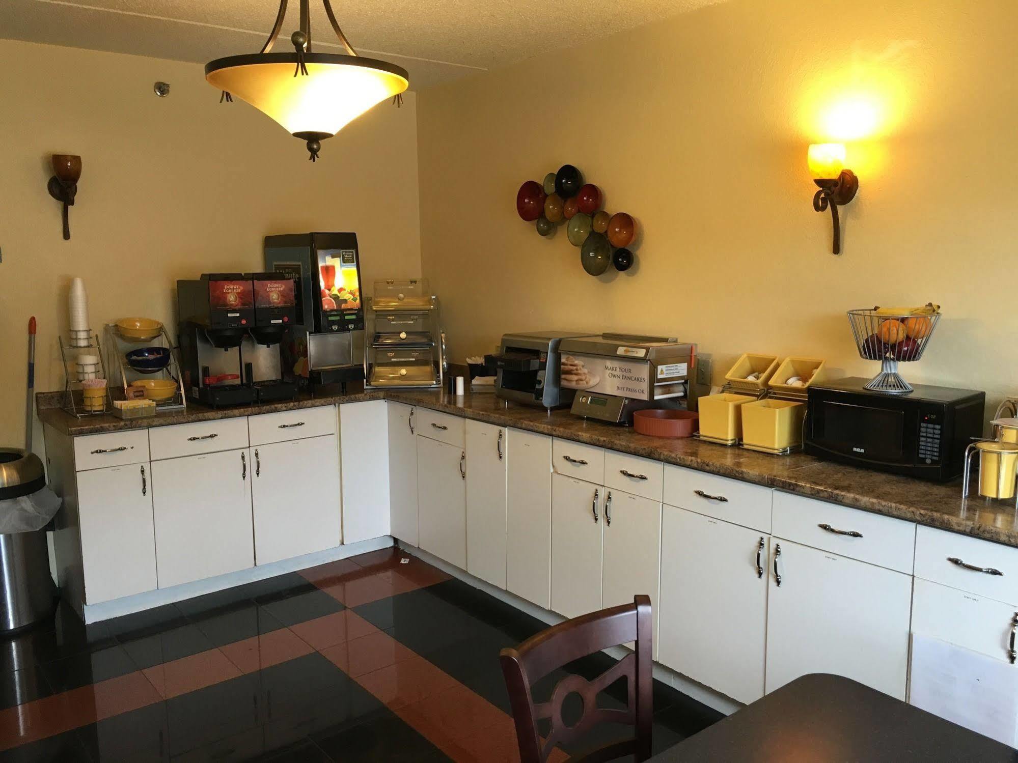 Days Inn By Wyndham Leominster/Fitchburg Area Екстериор снимка
